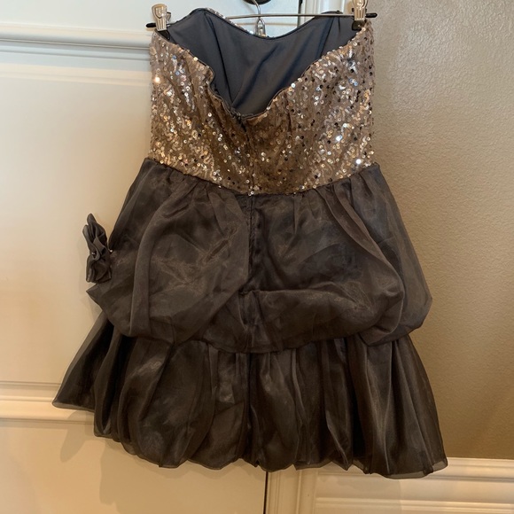 [LIKE 🆕] Sequin Dress - Picture 3 of 3